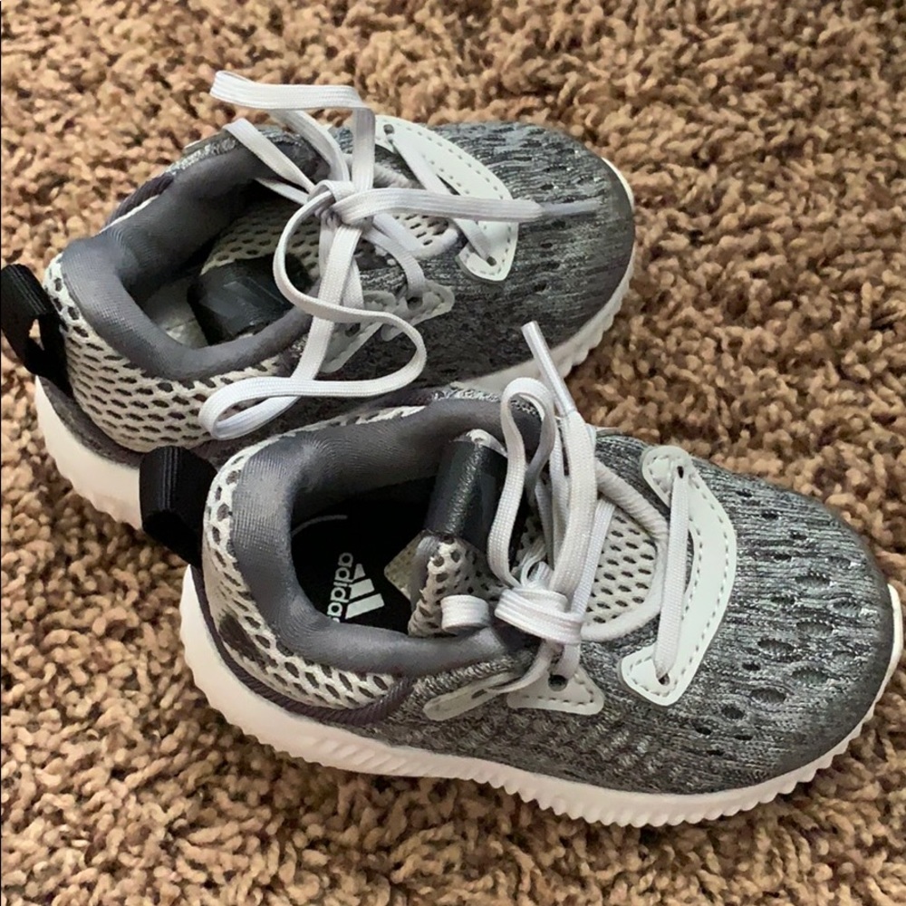 Infant tennis shoe